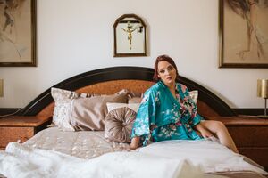 Brides on beds-brideonbed alexia-Images.jpg