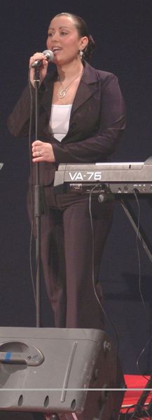 File:Gloriana Arpa Belli on One TV.jpg
