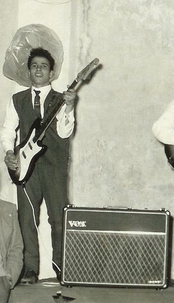 File:Johnny Bartolo, bass, 1964.jpg