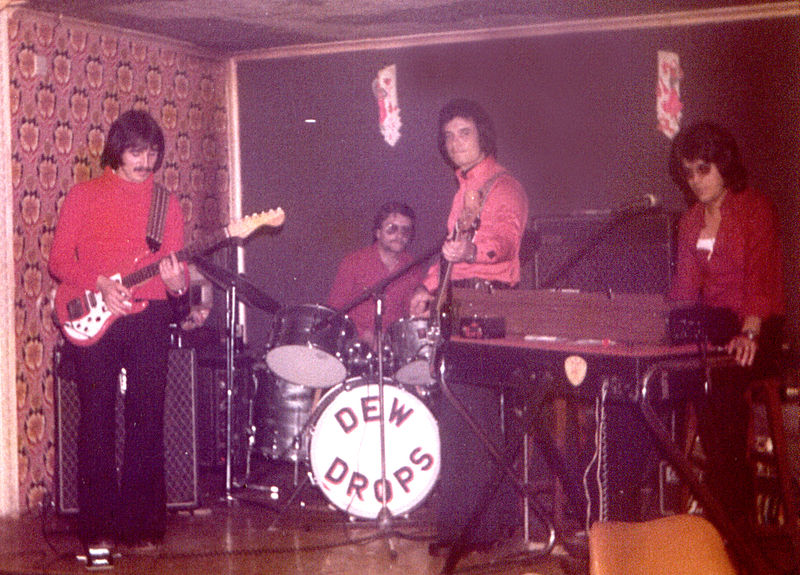 File:Martin Attard with Dewdrops at Caravel.jpg
