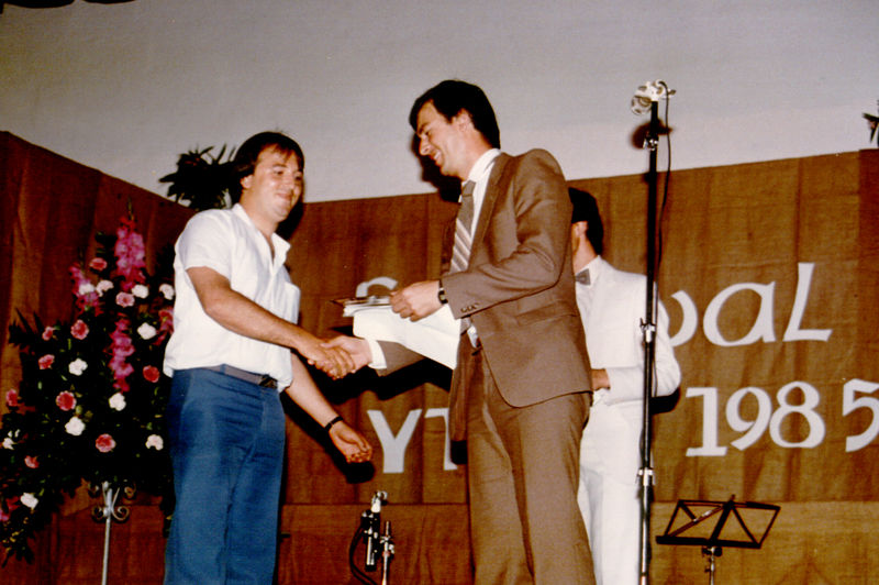 File:1985 Martin Attard YTC 2nd place presentation.jpg